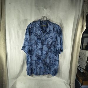 Batik Bay Men's Size Large Casual Blue Floral Button Up Short Sleeve Shirt